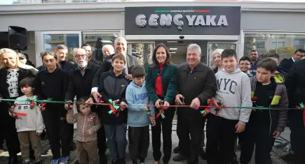 Karşıyaka’da gençlere özel yeni buluşma noktası açıldı: Genç Yaka