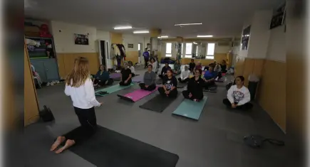 Efes Selçuk’ta kadınlara ücretsiz yoga derslerine yoğun ilgi