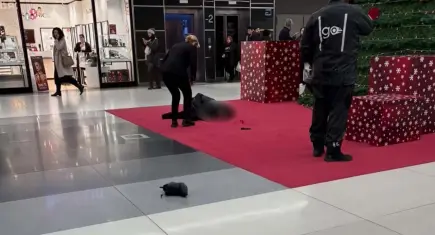 AVM’de 2’nci kattan düşen genç hayatını kaybetti