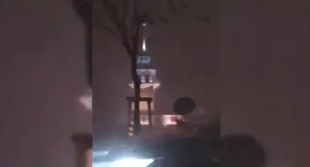 İstanbul’da ‘kırmızı kütle’ alarmı: Gök gürültülü sağanak ve fırtına megakenti vurdu!