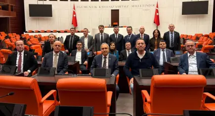 Özlale’den emekli nöbeti mesajı: Emekli maaşı asgari ücretin altında olamaz