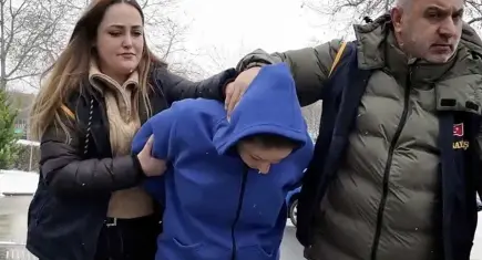 Husumetliler arasında bıçaklı kavga: 2 kişi yaralandı
