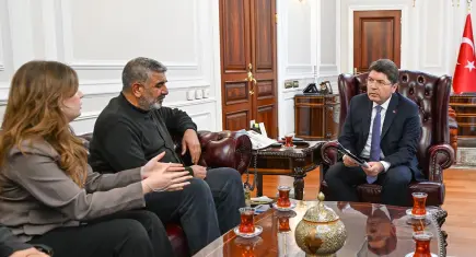 Adalet Bakanı Tunç, Rojin Kabaiş’in ailesiyle bir araya geldi