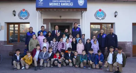 Aliağa Belediyesi Zabıta Müdürlüğü minik öğrencileri konuk etti