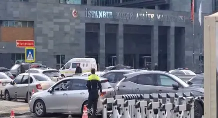 Kadıköy'de apartmanda büyük yangın