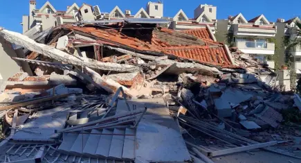 Marmaris’te facianın eşiğinden dönüldü: Tadilattaki 5 katlı otel yerle bir oldu!