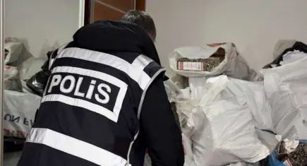 Nevşehir’de tefecilere şafak baskını: 104 adrese operasyon