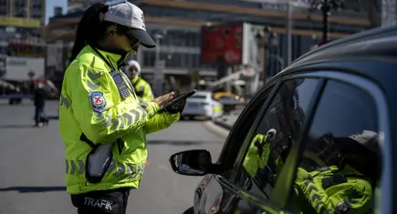 İzmir polisi trafik magandalarına göz açtırmıyor