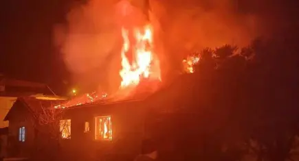 İzmir'de ev yangınında yaralanan kişi hastanede hayatını kaybetti