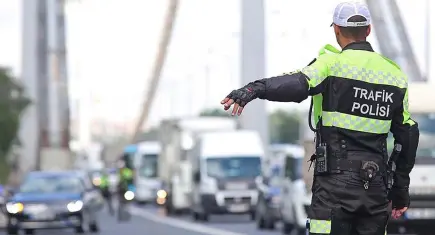 İzmir’de "Kapıdan Sarkan" kişiye rekor ceza: Hem Para cezası hem adli işlem