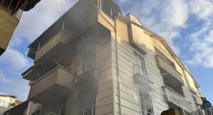 İzmit’te ev yangını; 5 kişi dumandan etkilendi