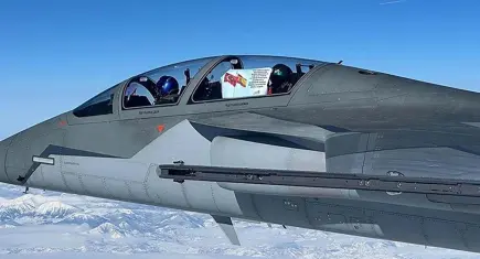 HÜRJET'ler İspanya'daki tren kazası kayıpları anısına uçtu