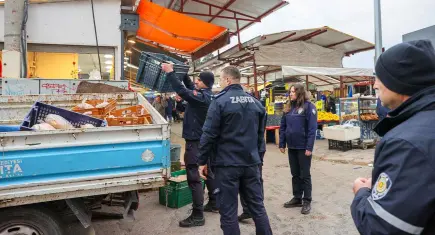 Şirinyer Pazar Yeri’ndeki izinsiz sergiler kaldırıldı