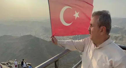 BBP lideri Destici’den, Nur Dağı’nda Türk bayraklı mesajBBP lideri Destici’den, Nur Dağı’nda Türk bayraklı mesaj