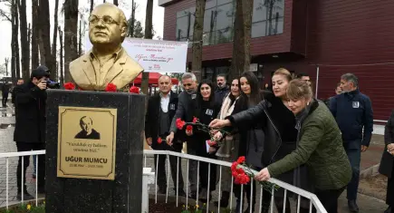 Çiğli'de Uğur Mumcu, ölümünün 33. yılında şiirler ve türkülerle anıldı