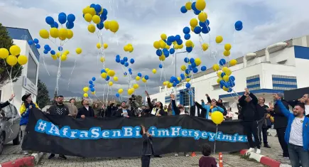 İzmir'de minik Afra için gökyüzüne umut bıraktılar: Nakil öncesi duygulandıran destek