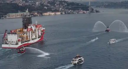 Mavi Vatan’ın 6’ncı kalesi yola çıktı: Yıldırım Sondaj Gemisi Boğaz’dan geçti!