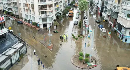 Uzmanlardan İzmir uyarısı: Plansız kentleşme felaketleri büyütüyor