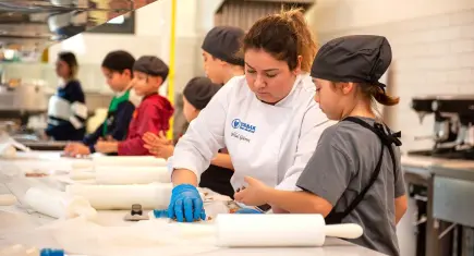Karşıyaka’da çocuklar hamburger yapmayı öğrendi