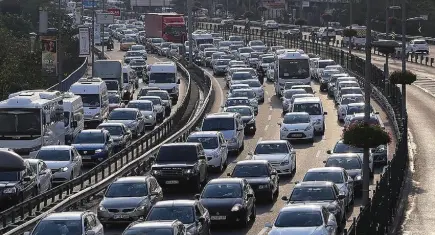 Plaka yenilemede yeni dönem: Ödemeler kamu bankalarına taşınıyor! Plaka basım ücreti ne kadar 2026?