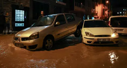 AK Parti İzmir’den sağanak tepkisi: Geçmiş olsun demek yetmiyor