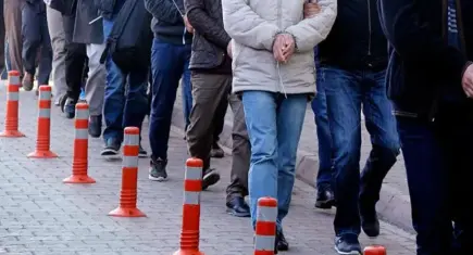 İzmir’de kaçak tütün ve alkol operasyonu: 4 kişi tutuklandı