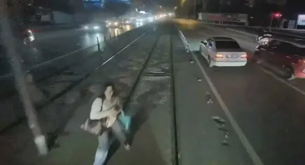 İzmir’de tramvayın çarptığı lise öğrencisinin ailesi 50 gündür umutla bekliyor