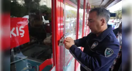 Torbalı’da halk sağlığına sıkı denetim: Son kullanma tarihi geçen ürün satan iki market mühürlendi