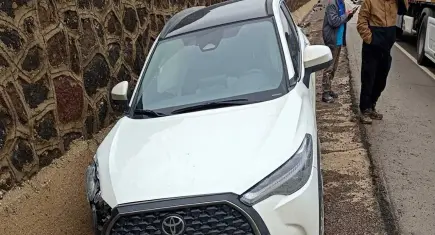 Otomobil ile hafif ticari araç çarpıştı: Çok sayıda yaralı var