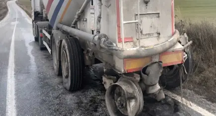 Çorum'da TIR ile otomobil çarpıştı: 4 yaralı