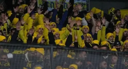 Fenerbahçe taraftarına bu kez sarı bere dağıttı