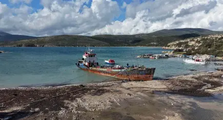Urla Demircili’de kaçak gemi sökümüne tepki