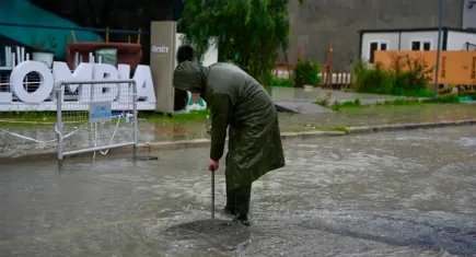 Çeşme’de yağışlara karşı belediye ekipleri 116 noktada sahadaydı