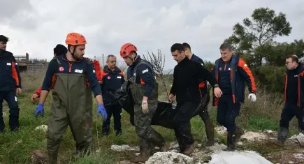 İzmir’de otomobil sele kapıldı: 2 ölü, 1 kayıp