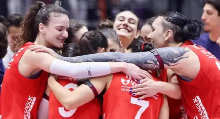 İzmir’de geri dönüş şov: Aras Kargo 3-2 kazandı