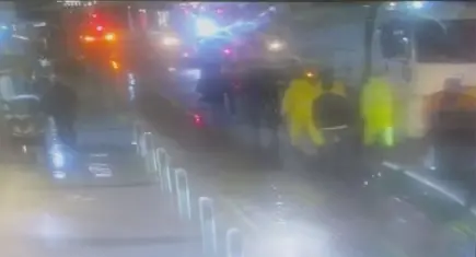 Sağanak sonrası tartışma: İZSU çalışanı kulağından oldu