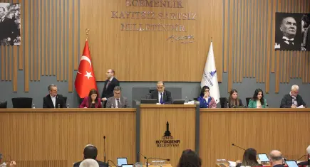 Büyükşehir Meclisi’ne Tugay’dan uzak dokunuş: Servis zammı yeniden oylandı
