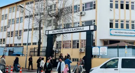 İlkokulda yangın paniği: Öğretmenler odası alevlere teslim oldu