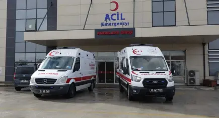 Mermer fabrikasında büyük kaza: Blok devrildi, 5 işçi yaralandı