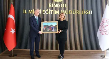 Bingöl’deki öğrencilere hediye verildi