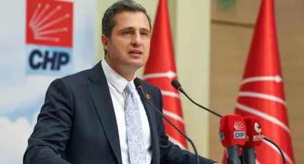 CHP’li Yücel: Urla’daki hurda gemi risk taşıyor