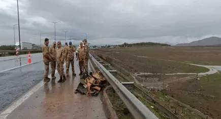  Gaziantep'te askeri araç şarampole devrildi: 10 asker yaralı