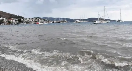Şiddetli yağış Bodrum ve Milas'ta eğitimi durdurdu