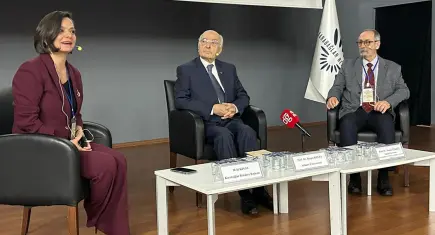 Prof. Dr. Ruşen Keleş’ten Karabağlar’a övgü: Birçok belediyede rastlamadığımız bir özen
