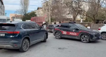 Küçükçekmece’de polise bıçaklı saldırı: 4’ü polis 6 yaralı!