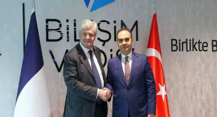 Bakan Kacır, Fransa Dış Ticaret Bakanı Forissier ile görüştü