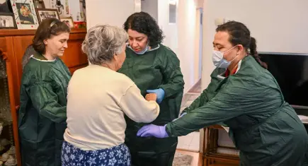 Bornova’da yaşlı ve engellilere evde destek hizmeti