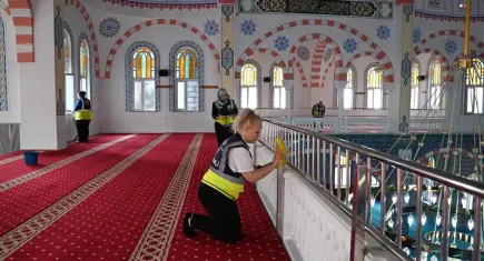Karabağlar’da camiler Ramazan’a hazırlanıyor