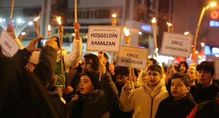 11 ayın sultanı fener alaylarıyla karşılandı