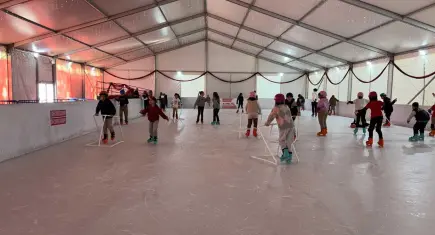 1500 öğrenci buz pistinde ilk kez kaydı